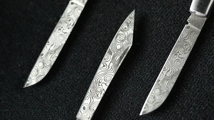 ARTISAN COLOR-CHANGING KNIVES