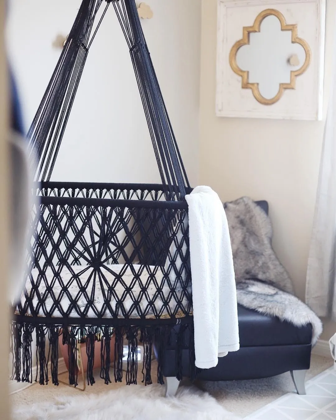 Bassinet in Macrame (Hanging Moises) - Wicker base - Handmade in Nicaragua