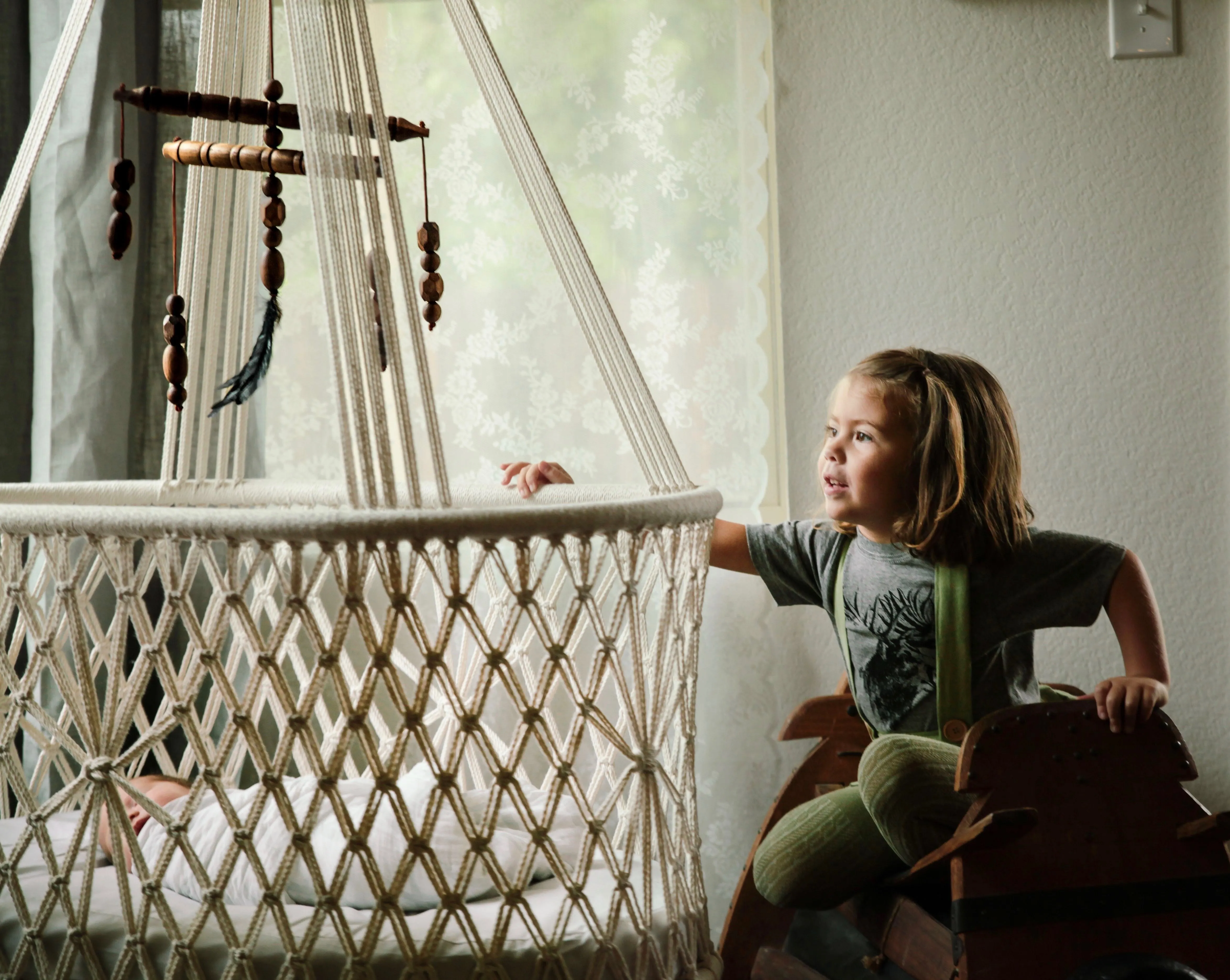 Bassinet in Macrame (Hanging Moises) - Wicker base - Handmade in Nicaragua