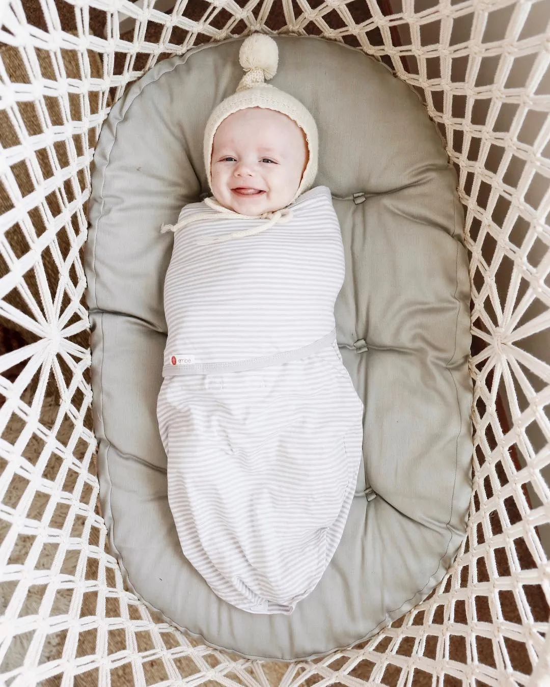 Bassinet in Macrame (Hanging Moises) - Wicker base - Handmade in Nicaragua