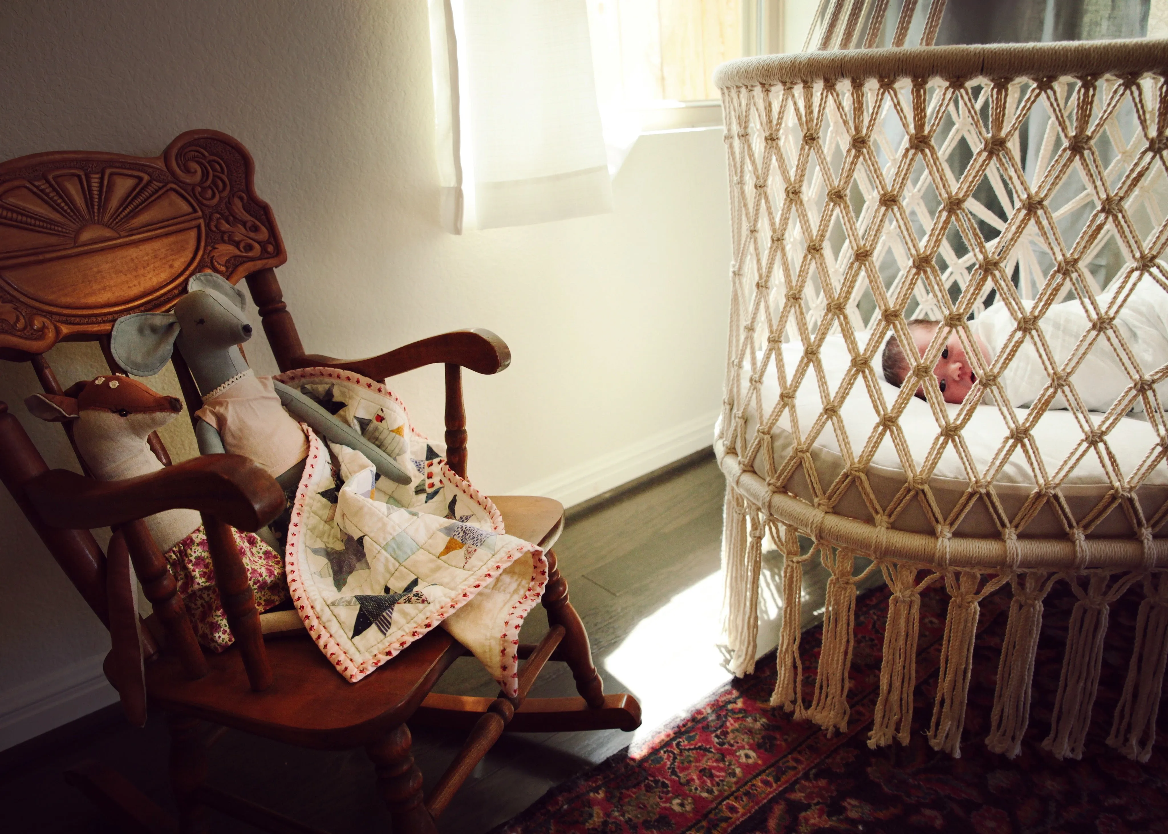 Bassinet in Macrame (Hanging Moises) - Wicker base - Handmade in Nicaragua