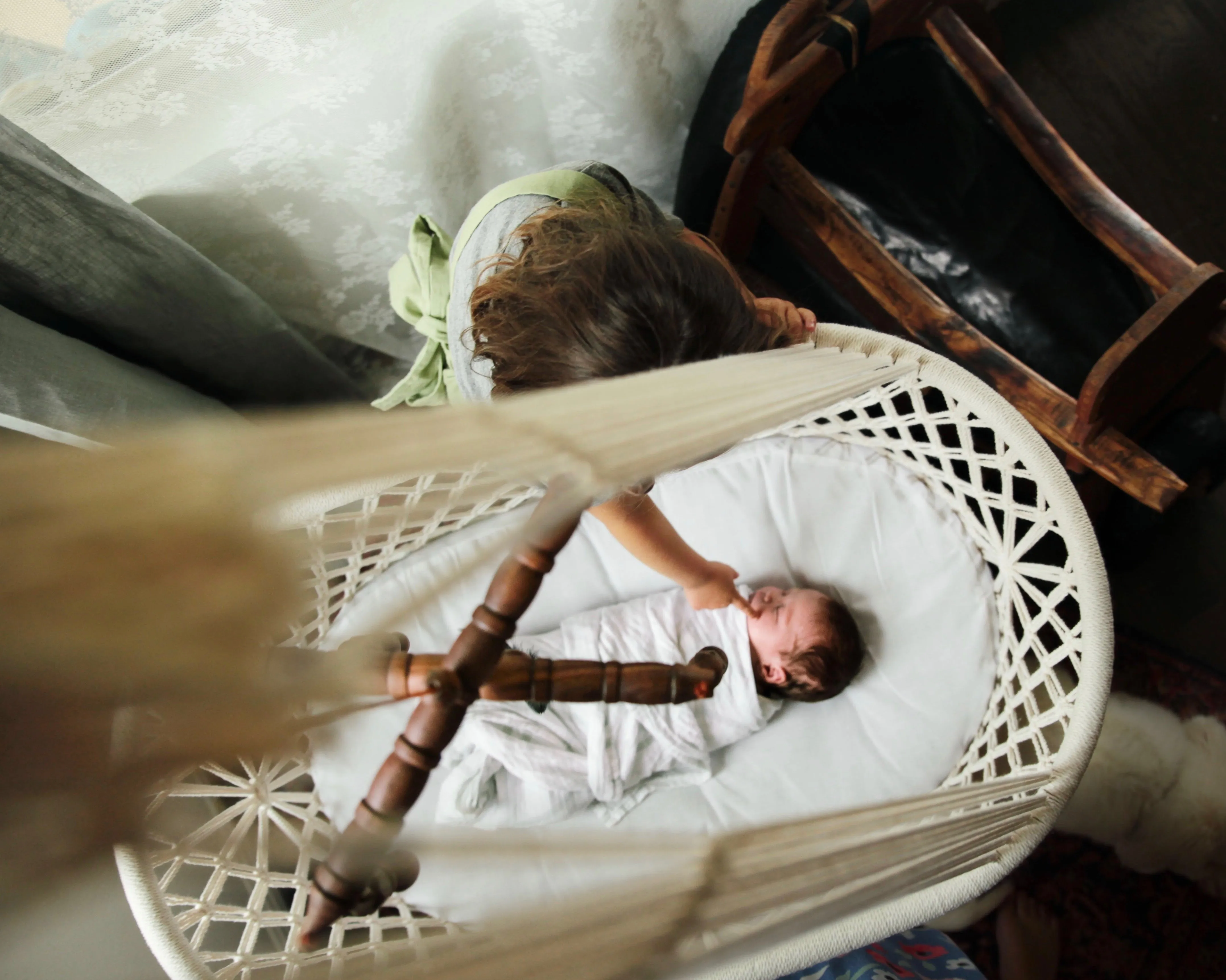 Bassinet in Macrame (Hanging Moises) - Wicker base - Handmade in Nicaragua